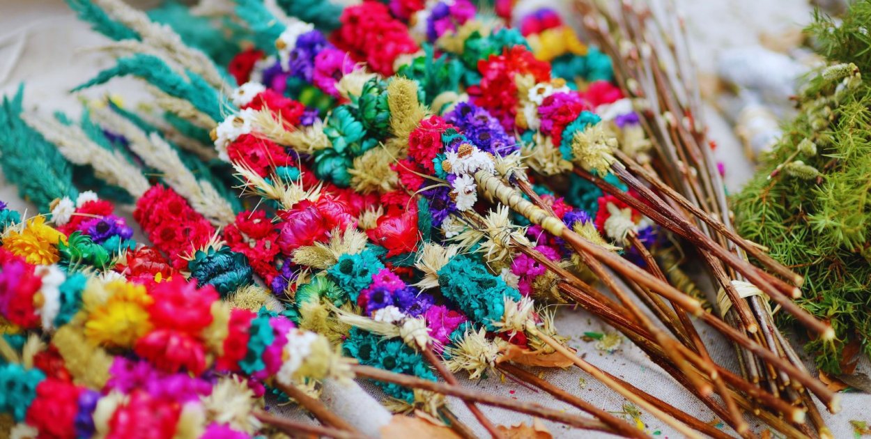 Rodzinne warsztaty palm wielkanocnych w GOK Grochowe