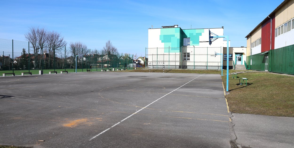 Sześć ofert na bazę sportową dla SP13. Jakie ceny?