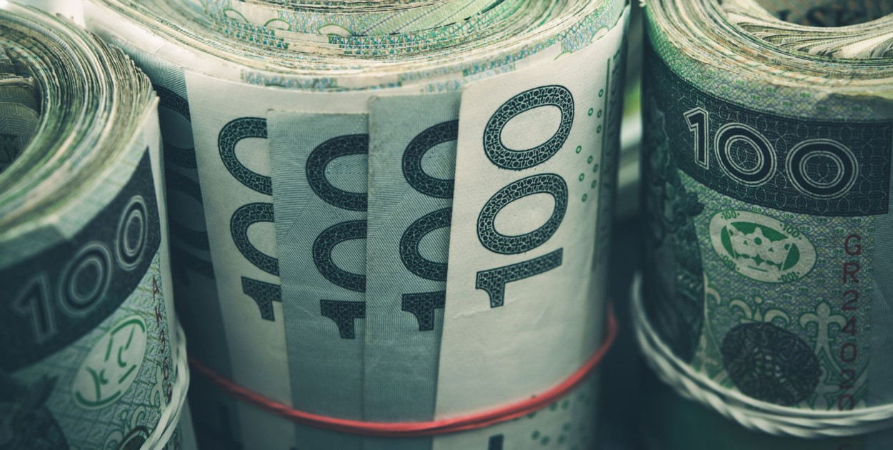 Służby wyjaśniają dwa potężne oszustwa! Setki tysięcy zł strat