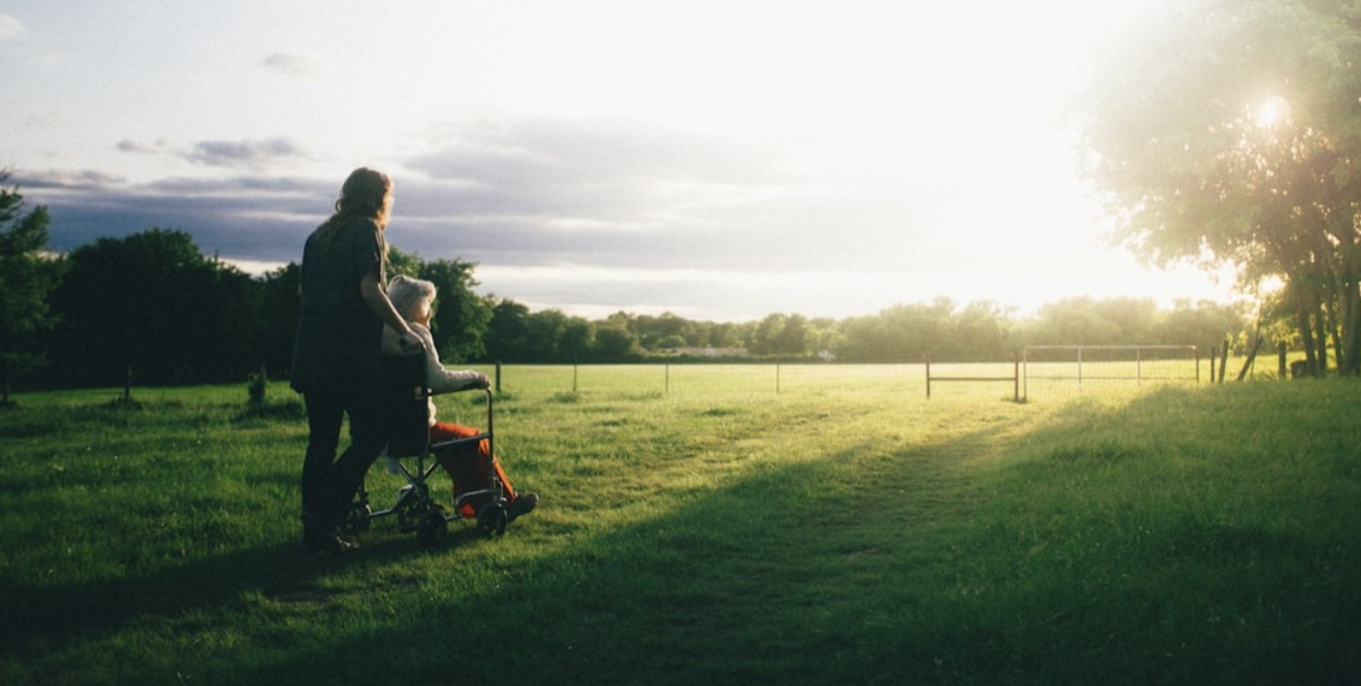 Dofinansowanie NFZ na zakup produktów chłonnych a reklamacja – jakie są zasady?