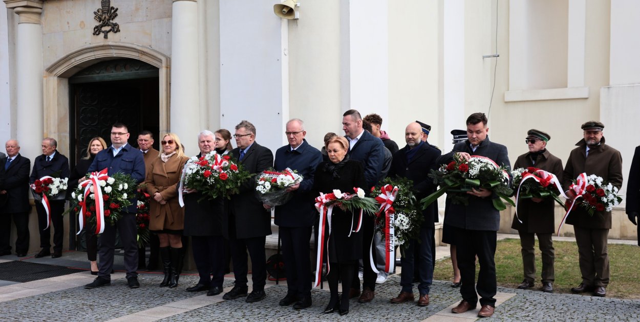 Mielec uczcił 16. rocznicę katastrofy smoleńskiej. „Pamięć wciąż nas łączy”