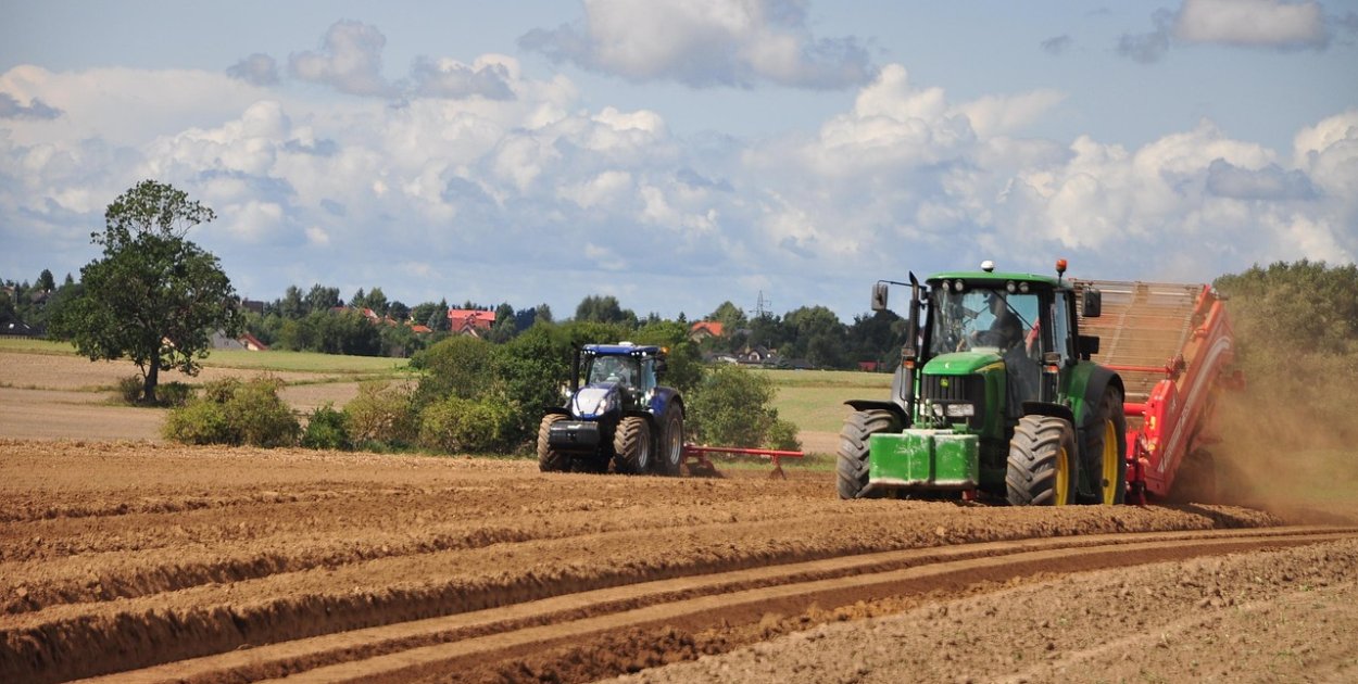 Kiedy trzeba ubezpieczyć maszynę rolniczą i jakie kary grożą za brak OC?