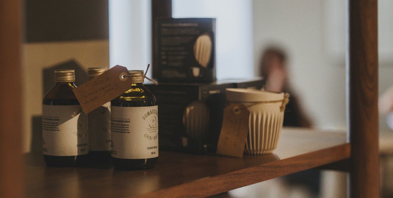 Jak personalizowane naklejki wspierają sprzedaż i budują rozpoznawalność firmy?