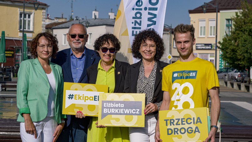 Rozpoczęcie kampani wyborczej. Mielec 15.09.2023. Elżbieta Burkiewicz z rodziną. Rozpoczęcie kampani wyborczej. Mielec 15.09.2023. Elżbieta Burkiewicz z rodziną.