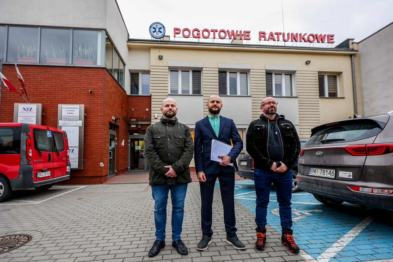 Łukasz Przybyło, Dawid Leś, Łukasz Szebla - radni klubu Teraz Mielec. Fot. Kacper Strykowski / hej.mielec.pl