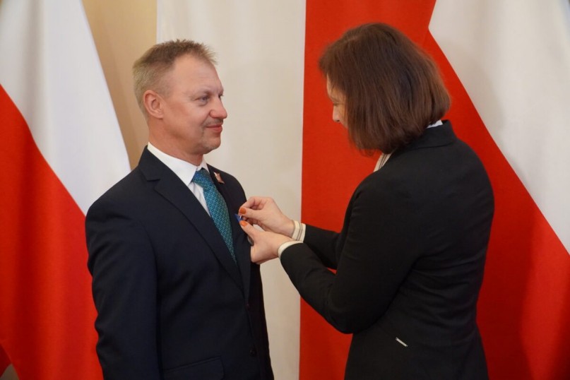 Romuald Rzeszutek otrzymał Medal Stulecia Odzyskania Niepodległości. Fot. PUW Rzeszów.